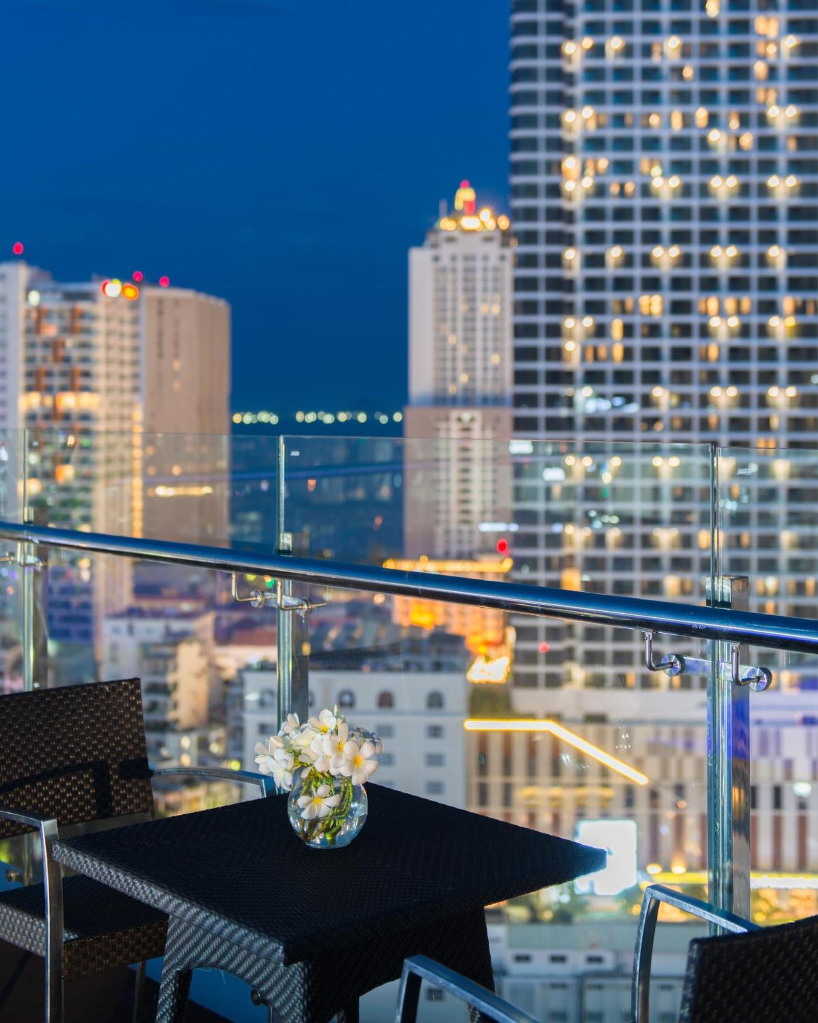 Goldcoast Hotel Нячанг Экстерьер фото